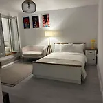 Studio Cozy Piata Victoriei Apartmán